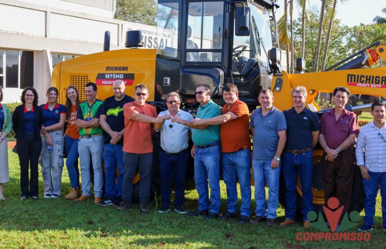 Missal recebe Pá Carregadeira M75HD para fortalecer agricultura