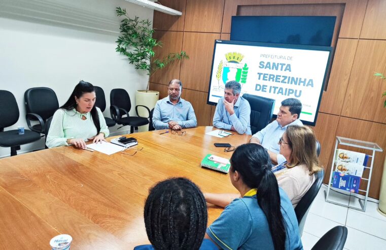Prefeito Bim se reúne com auxiliares de serviços gerais em escolas
