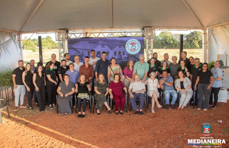Medianeira lança selo comemorativo pelos 74 anos de fundação