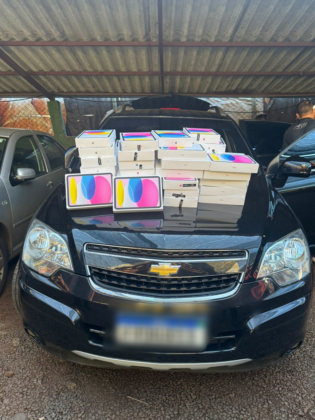 Operação na Vila Portes apreende armas e eletrônicos de R$200 mil