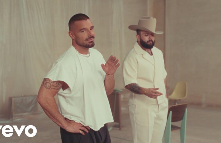 Ricky Martin, Carín León – A Medio Vivir (Official Video)