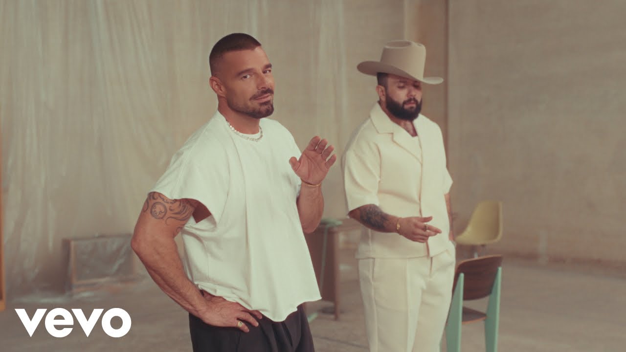 Ricky Martin, Carín León – A Medio Vivir (Official Video)
