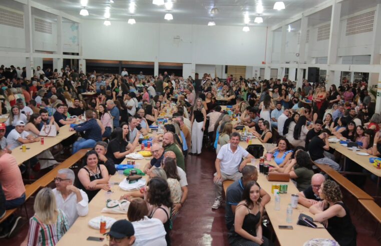 Santa Terezinha de Itaipu celebra o Dia do Servidor Público com jantar dançante