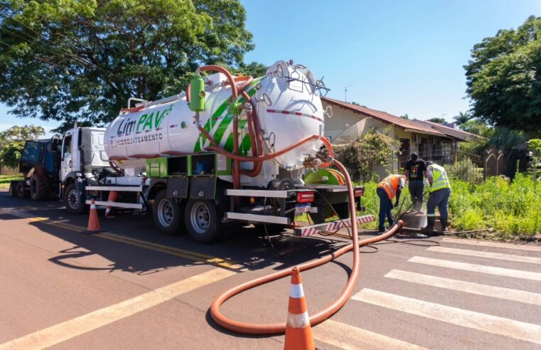 Santa Terezinha utiliza caminhão de hidrojato na limpeza das bocas de lobo