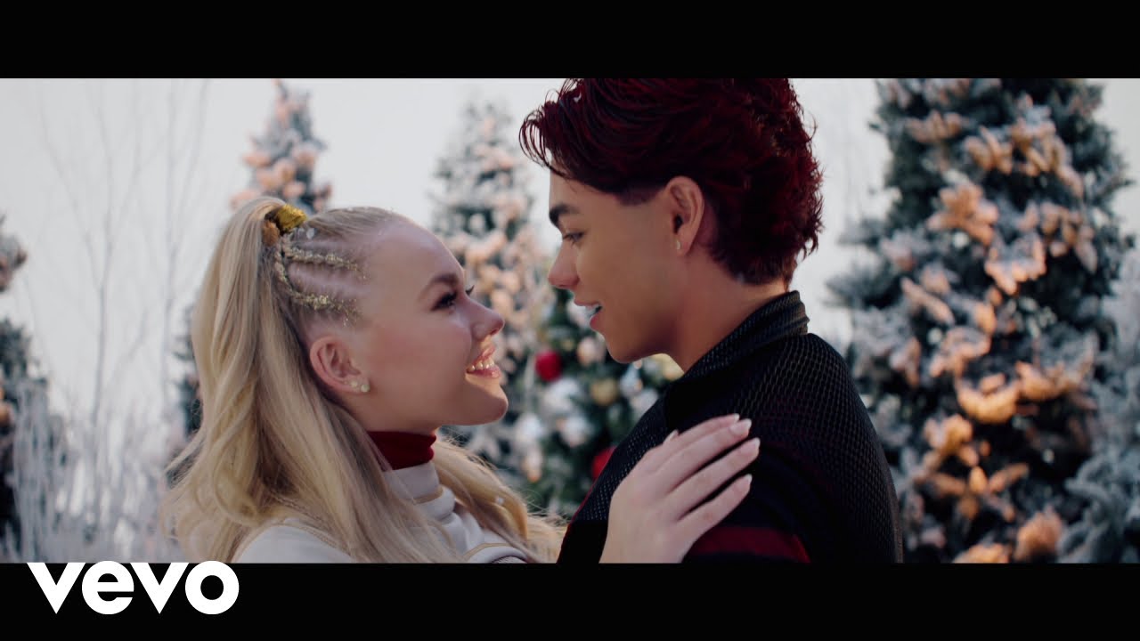 Freya Skye, Malachi Barton – Snow Angels (From “ZOMBIES 4: Dawn of the Vampires”)