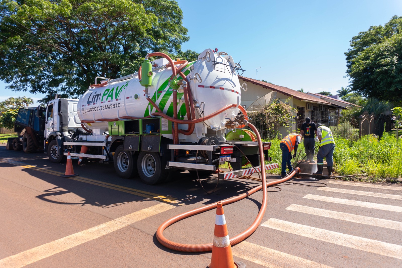 Santa Terezinha utiliza caminhão de hidrojato na limpeza das bocas de lobo 2 caminhão de hidrojato