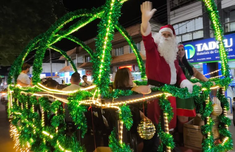 Carretão do Natal encerra desfile em Marechal Rondon
