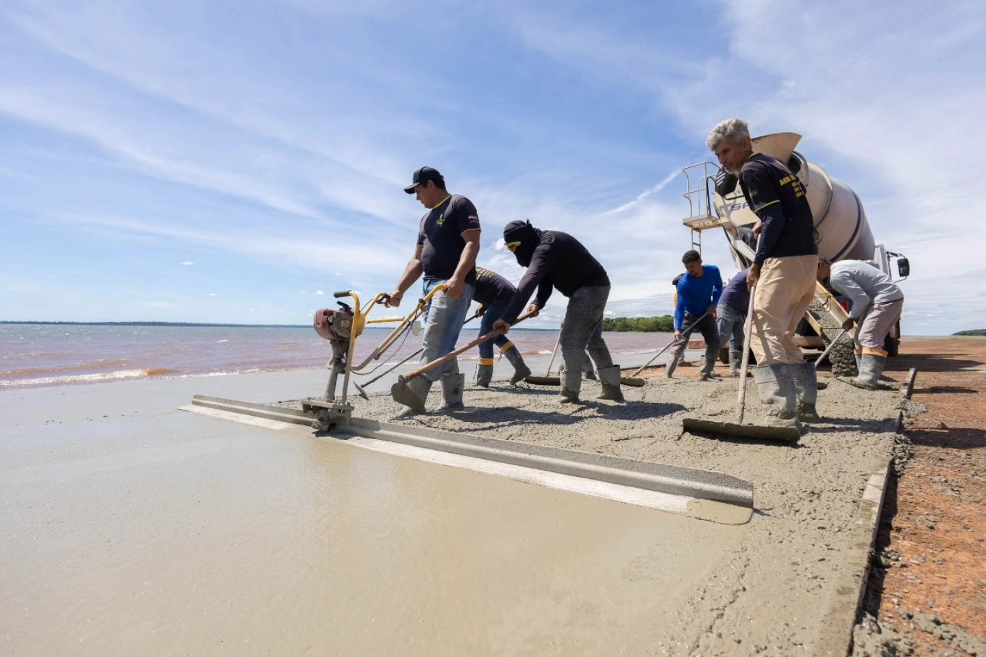 Obras de requalificação do piso na Praia Artificial Alvorada Itaipu