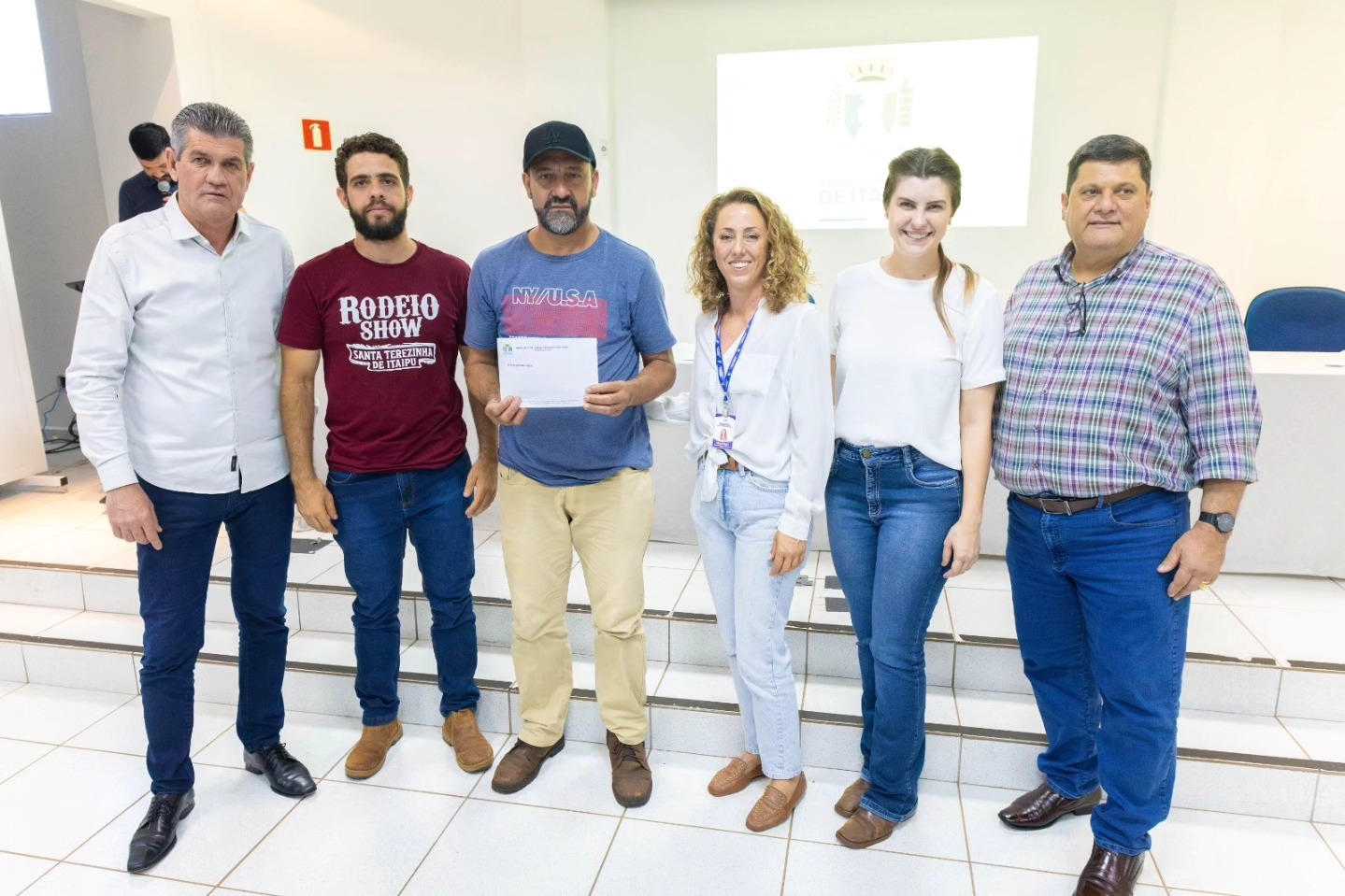 Protetores de animais beneficiados pelo Vale Amigão