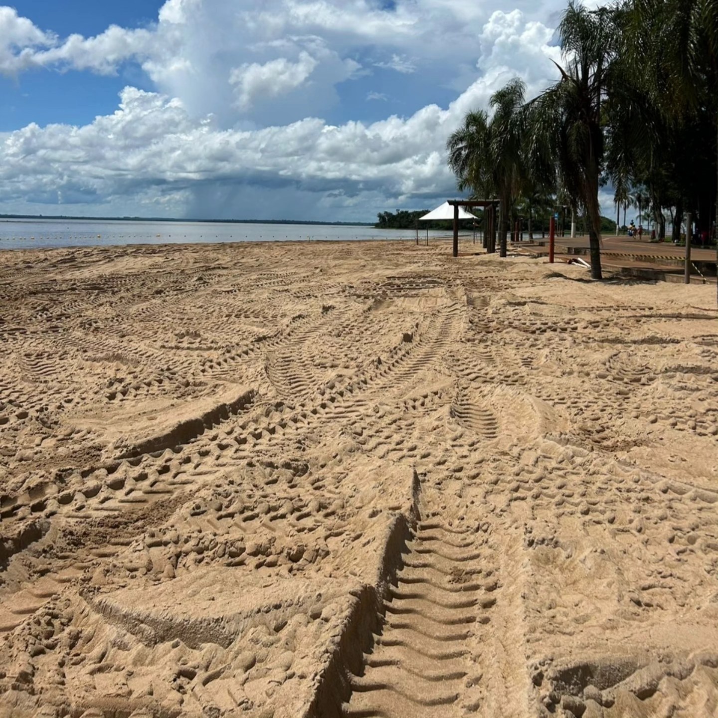 Praia Artificial de Santa Terezinha: Orla renovada com areia nova!