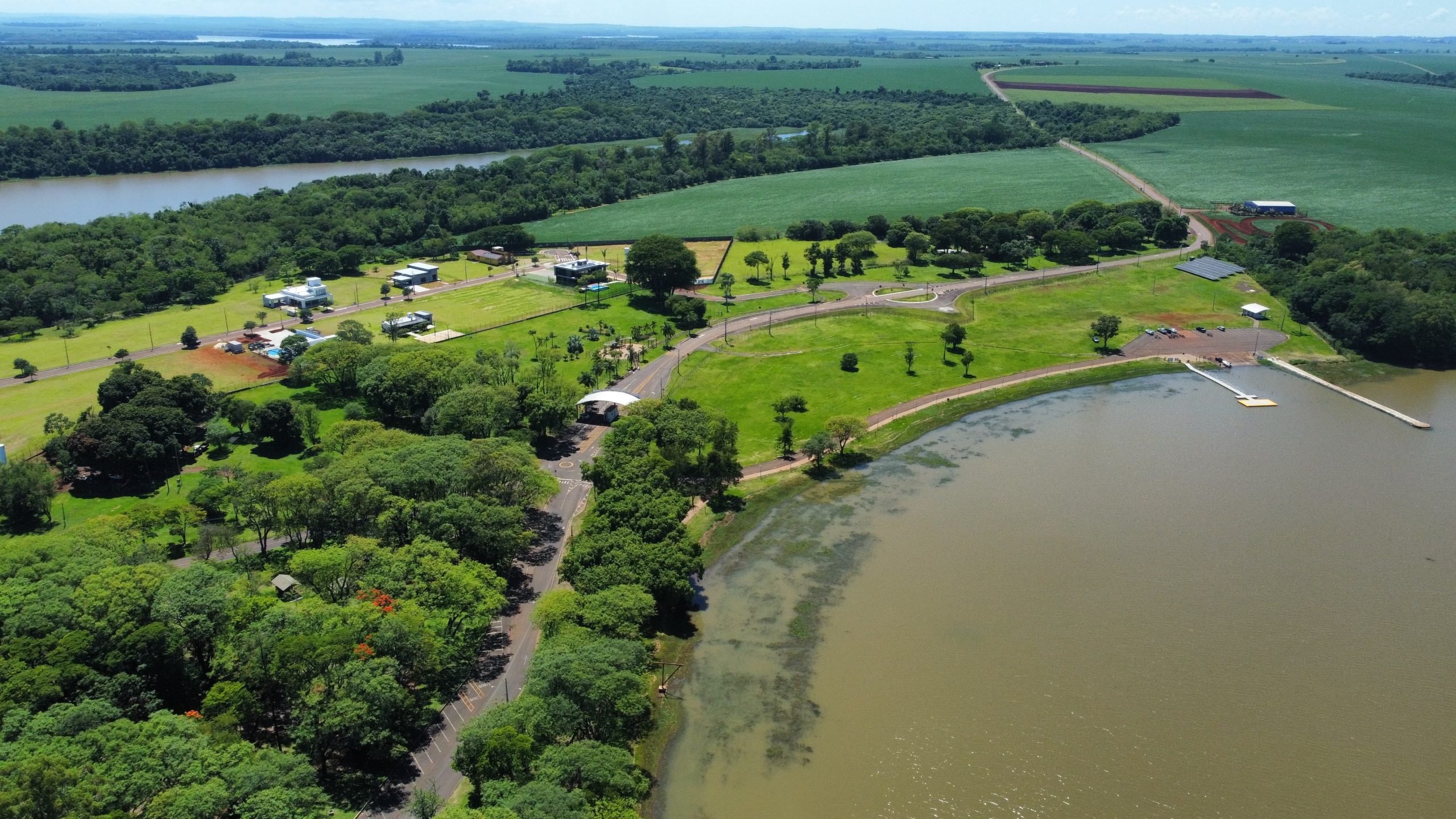 Estrutura de lazer em Santa Terezinha de Itaipu