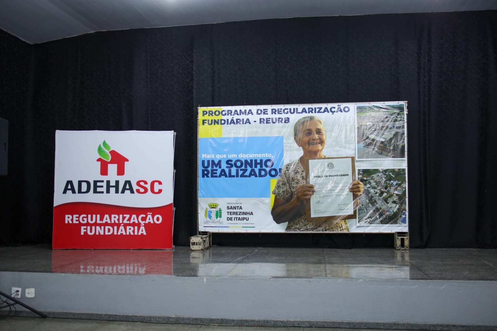 Regularização fundiária entrega 48 títulos em Santa Terezinha
