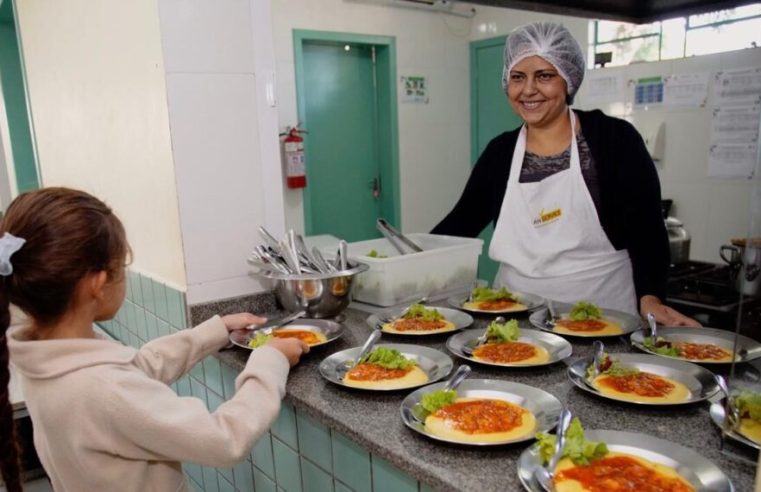 Valorização salarial das merendeiras em Foz do Iguaçu avança