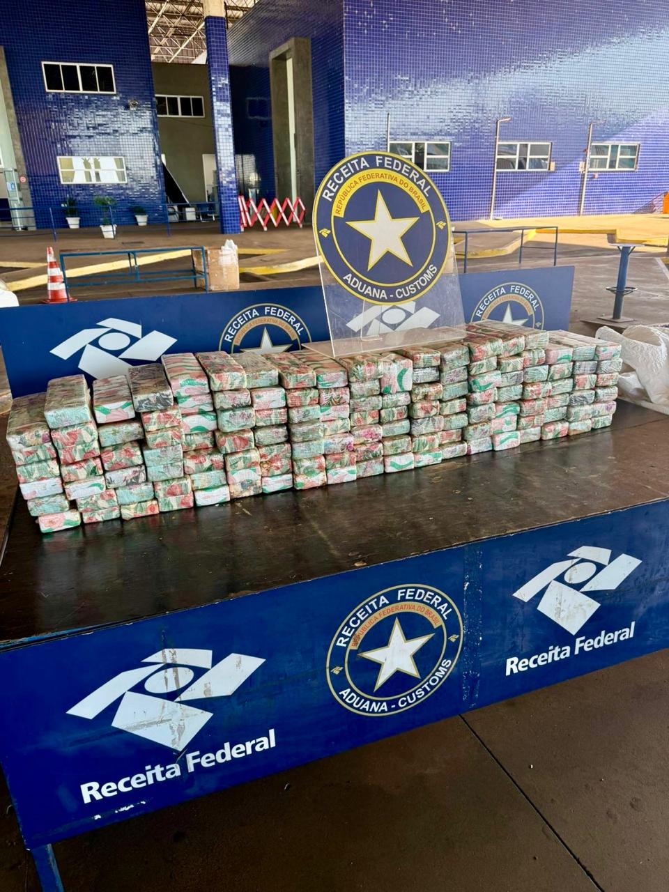 Apreensão na Ponte da Amizade: 140kg de Droga em Fundo Falso