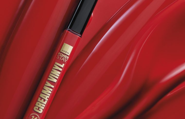 Batom Power Stay Creamy Vinyl: 16h de brilho no Carnaval?