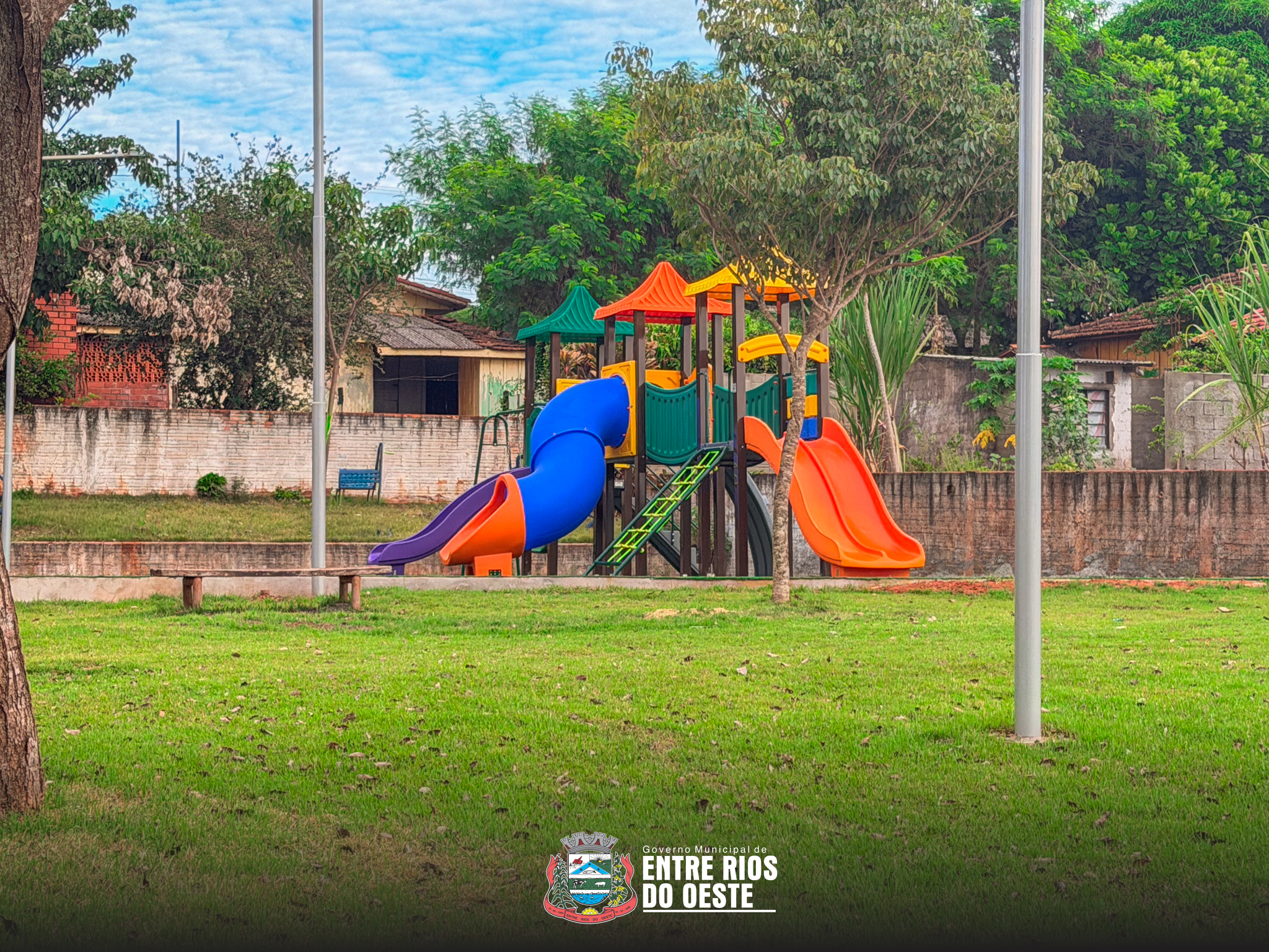 Novo playground em Entre Rios do Oeste diverte a garotada