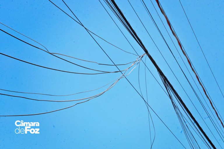 Fios soltos Foz do Iguaçu: Câmara exige retirada imediata