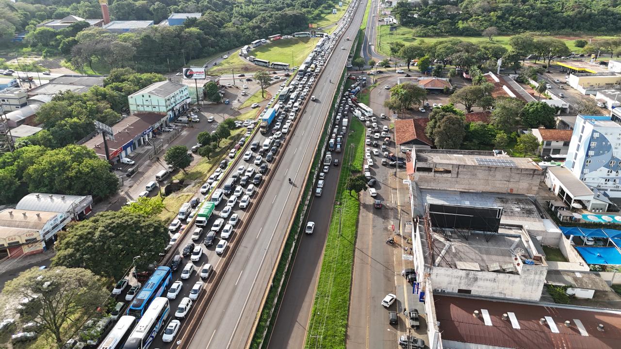 Movimento Ponte da Amizade Paraguai trava BR-277