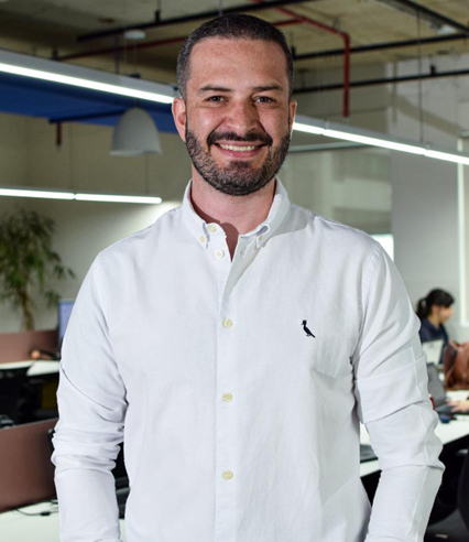 Emprego em alta e falta de gente: o paradoxo do mercado em 2026 – Por Fred Torrës
