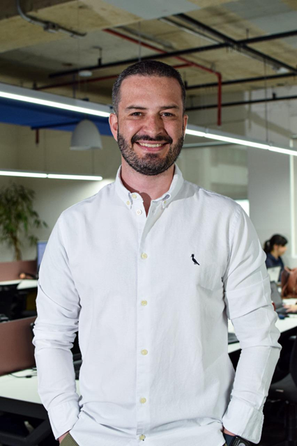 Emprego em alta e falta de gente: o paradoxo do mercado em 2026 – Por Fred Torrës