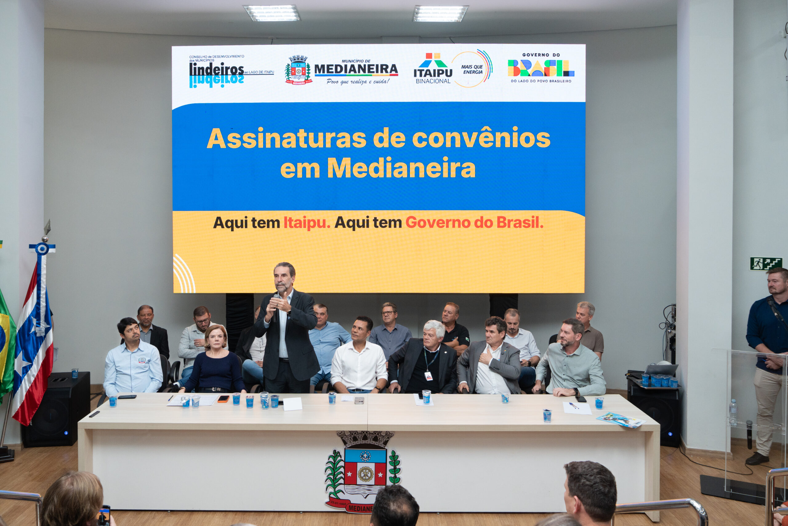 Diretor-geral brasileiro de Itaipu durante a solenidade de anúncio dos investimentos na região lindeira.