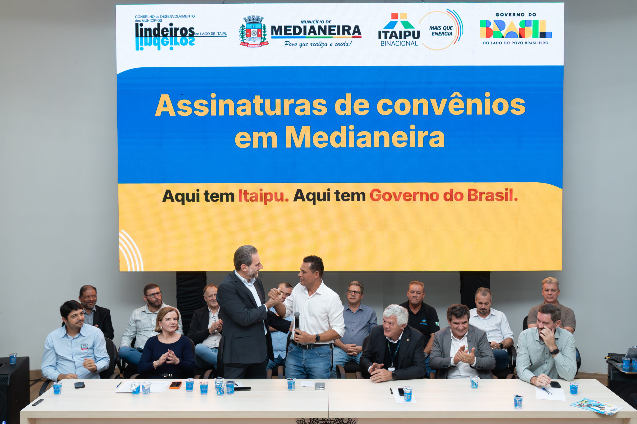 Prefeito de Medianeira comemorou a assinatura dos convênios