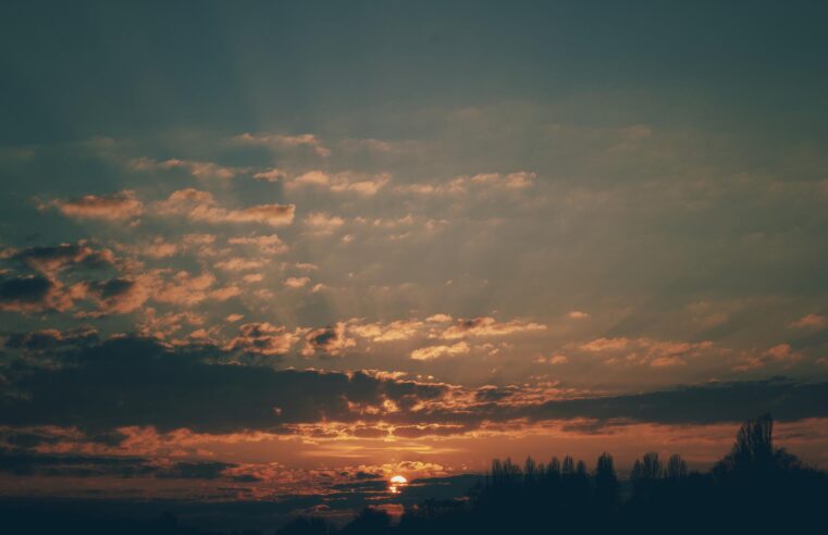 Mensagem de Boa Tarde para hoje, 20 de Junho de 2026: 🌞 O sol da tarde ilumina seu caminho para o sucesso!