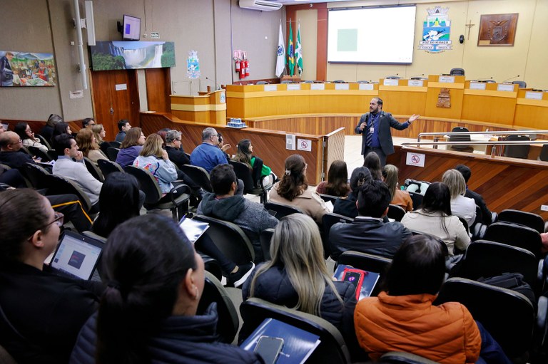 LGPD na Câmara de Foz: servidores recebem capacitação do Senado