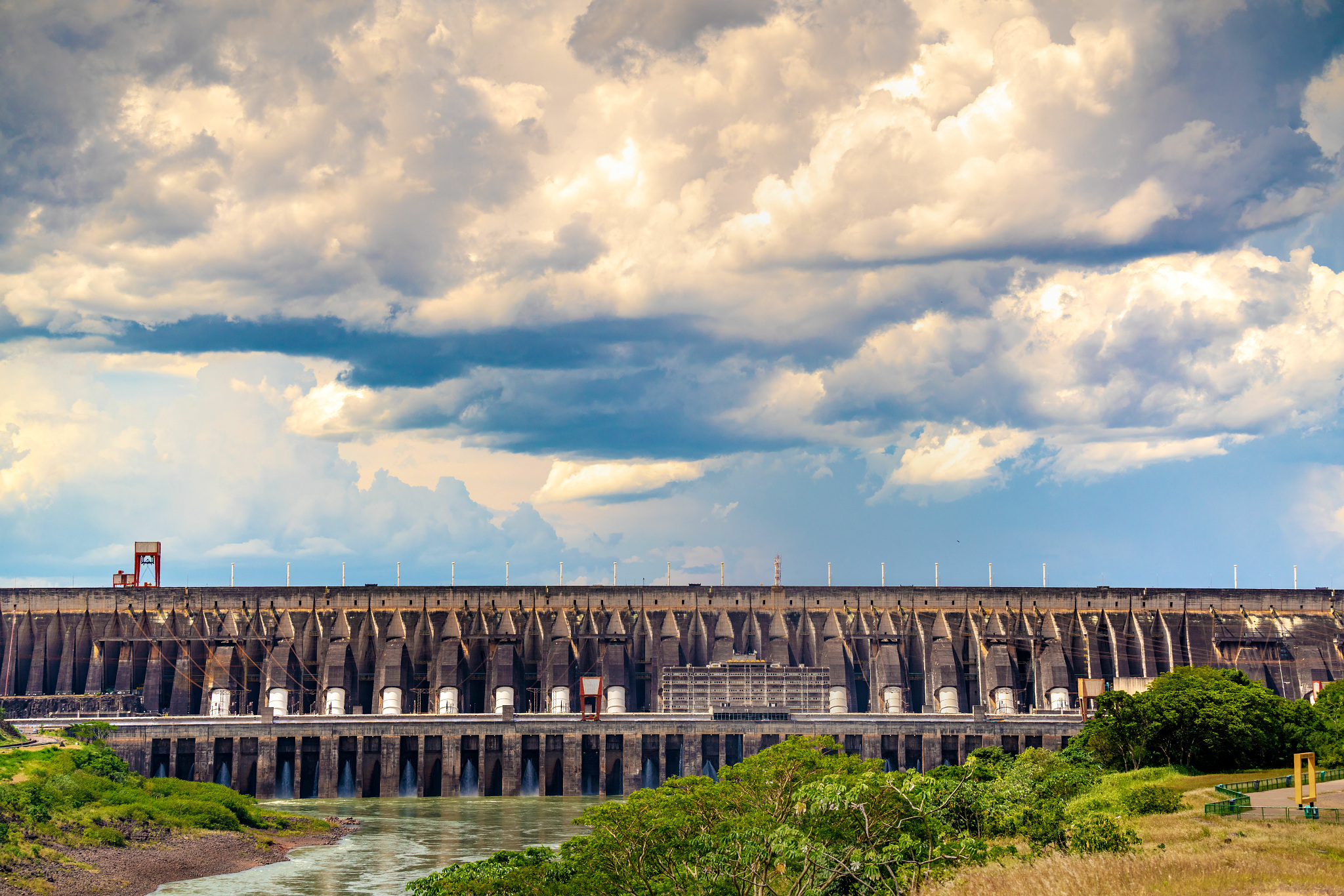 Efeito torcida: Itaipu ajusta energia nos jogos da Copa