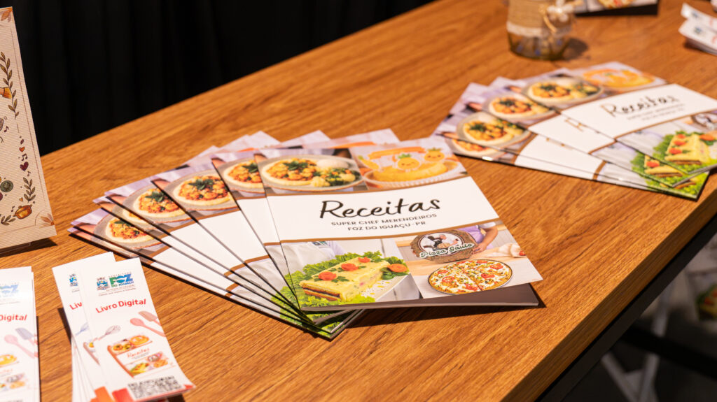 Livro de receitas Super Chef Merendeiros é lançado em Foz