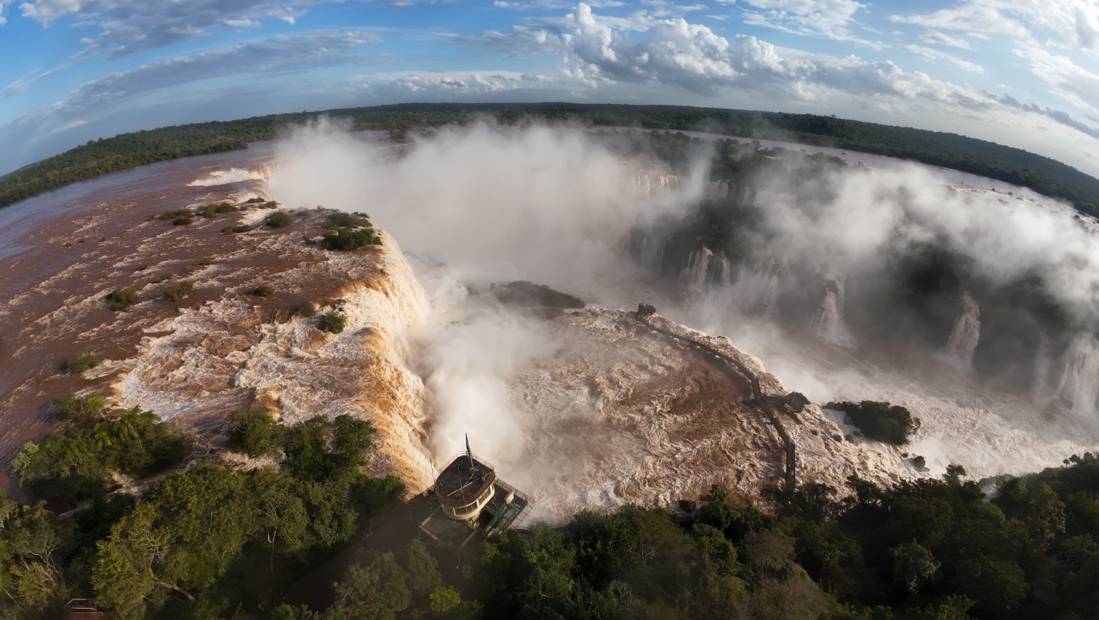 Passarela das Cataratas do Iguaçu interditada nesta quinta