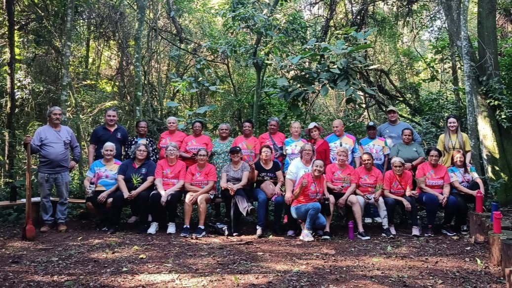 Idosos visitam Viveiro Municipal de Guaíra em ação do SCFV