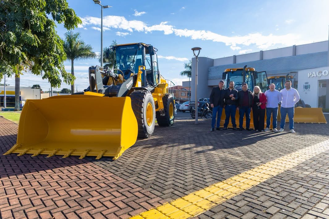 Prefeitura de Santa Terezinha Entrega Novos Equipamentos de Obras