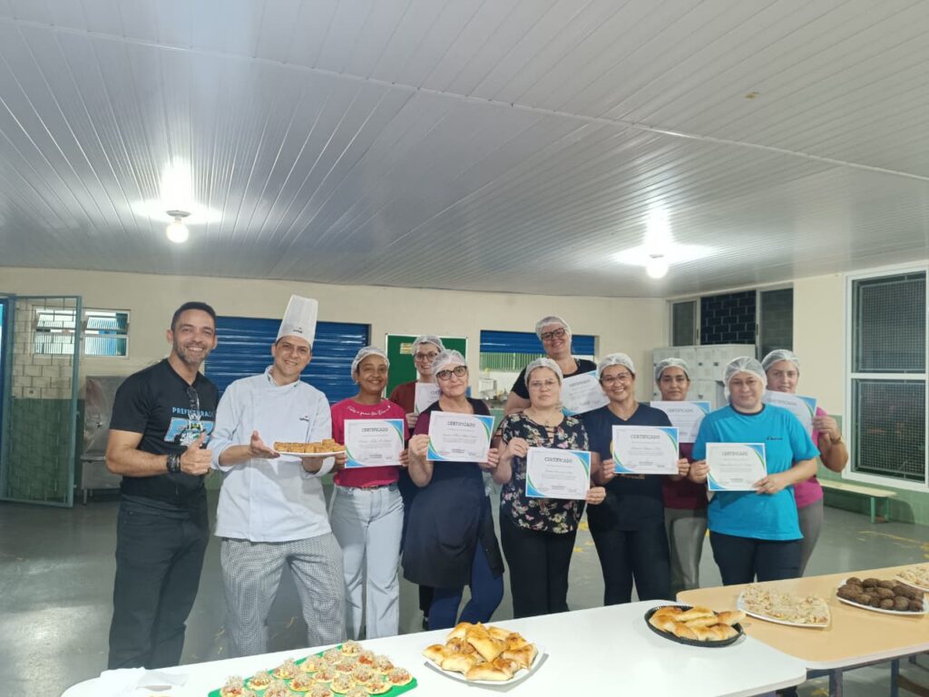 Curso de Salgados no Porto Meira Forma 16 Moradores